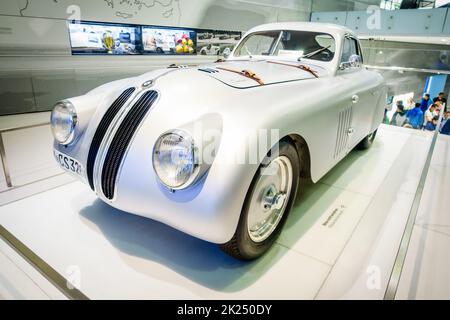 Munich, Allemagne, 29 septembre 2015 : 1939 BMW 328 exposées au musée BMW de Munich, Allemagne Banque D'Images