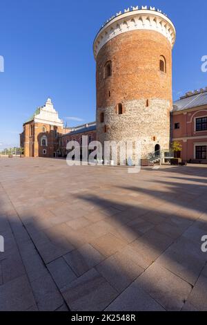 Lublin, Pologne - 23 mai 2022 : Château de Lublin, donte roman et chapelle de la Sainte Trinité depuis la cour. Le château est l'un des plus anciens prés Banque D'Images