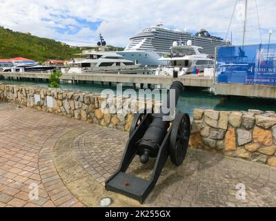 St Thomas, USVI - 4 mai 2022 : vue sur le port de plaisance de Yacht Haven Grande à St Thomas, USVI. Banque D'Images