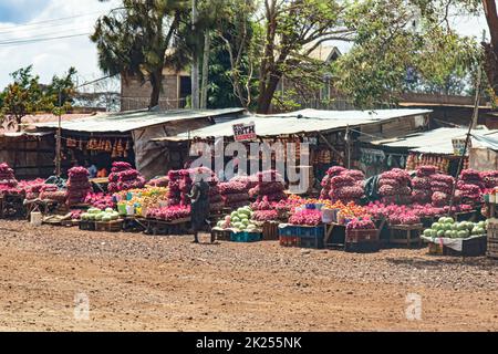 Kenya, campagne - 28 octobre 2017 : marché local dans la campagne kenyane Banque D'Images