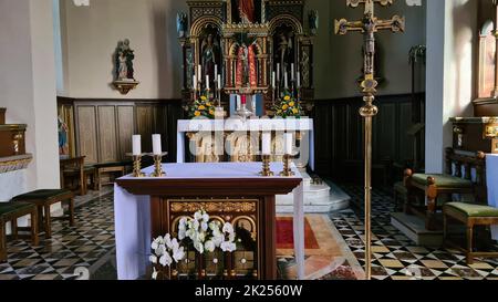 ROSPORT, LUXEMBOURG - 16 AVRIL 2022 : Rosport, Luxembourg - 16 avril 2022 : dans l'église paroissiale de Rosport près du musée Tudor à la frontière entre Banque D'Images