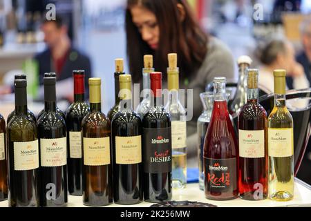 Cracovie, Pologne - 5 novembre 2021: Salon international du vin ENOEXPO à Cracovie.Les producteurs de vin du monde entier rencontrent les importateurs dis Banque D'Images