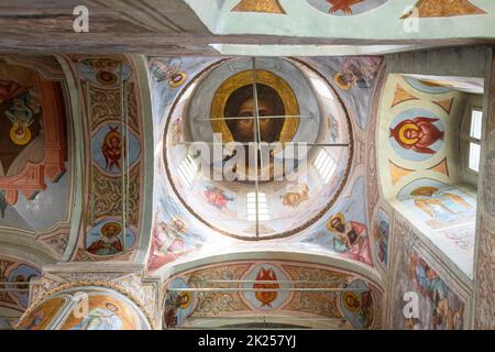 Kolomna, Russie - 10 juin 2022 : plafond de la cathédrale de l'Assomption (Uspenskiy) du Kremlin de Kolomna dans la vieille ville de Kolomna Banque D'Images