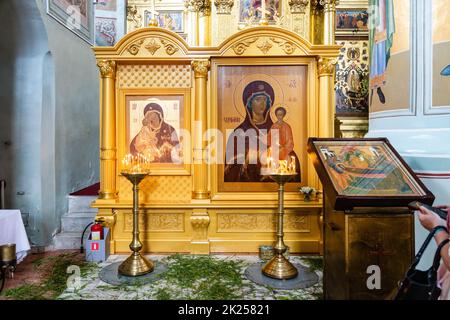 Kolomna, Russie - 11 juin 2022: Principales icônes de l'Assomption (Uspenskiy) Cathédrale du Kremlin de Kolomna dans la vieille ville de Kolomna Banque D'Images