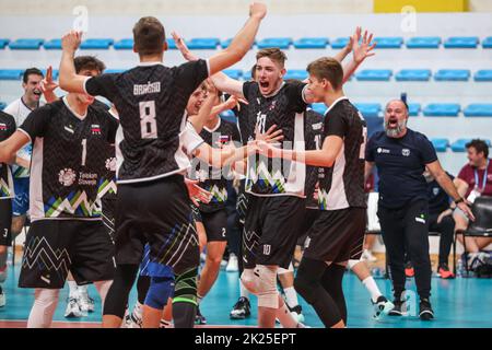 Exultation de l'équipe de Slovénie. Pendant U20 Championnat d'Europe - Slovénie contre France, les Intenationals de volley-ball à Montesilvano/Vasto, Italie, 22 septembre 2022 Banque D'Images