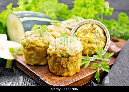 Cupcake avec fromage et courgettes à bord Banque D'Images