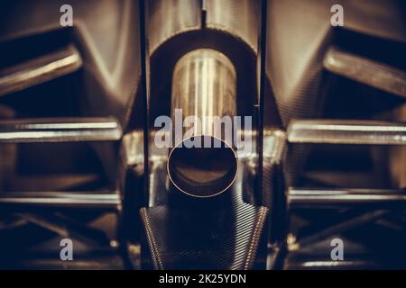 Tuyau d'échappement arrière d'une voiture de sport Banque D'Images