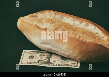 2022 crise économique mondiale, augmentation du prix du pain, augmentation de 10$ du prix du pain et inflation aux États-Unis. Banque D'Images