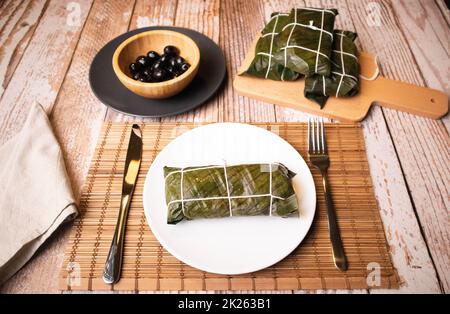 Hallaca sur la table, le plat traditionnel de Noël vénézuélien Banque D'Images