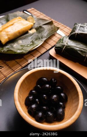 Hallaca sur la table, le plat traditionnel de Noël vénézuélien Banque D'Images