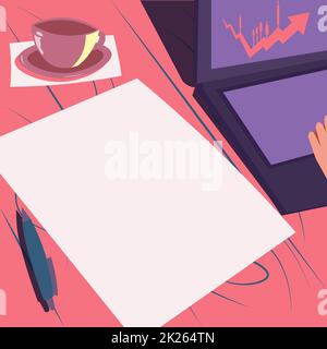 Ordinateur portable posé sur Une table à côté d'un mug à café et d'une feuille ordinaire montrant le processus de travail. Minicomputer assis Haut de bureau à côté de la coupe avec le papier Afficher les projets de travail à distance. Banque D'Images