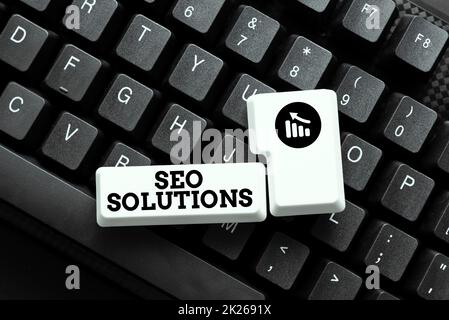 Panneau d'écriture à la main Seo Solutions. Concept signification Search Engine Result page augmenter les visiteurs par classement taper et publier des descriptions en ligne, écrire des données informatives Banque D'Images