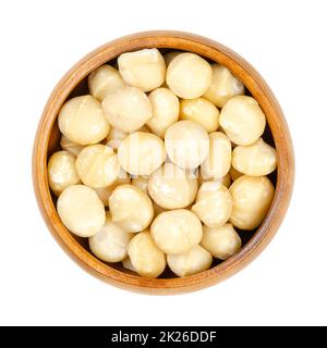 Noix de macadamia décortiquées et séchées, dans un bol en bois Banque D'Images