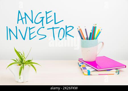 Texte montrant inspiration Angel Investor. Présentation d'entreprise haute valeur nette individu qui fournit le soutien financier rangement de l'espace de travail, écriture matériel d'outils de bureau, Smart Office Banque D'Images