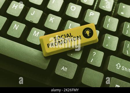 Promotion sociale texte écriture manuscrite. Mot pour promouvoir un enfant au niveau suivant indépendamment de la compétence se connecter avec des amis en ligne, faire des connaissances sur l'Internet Banque D'Images