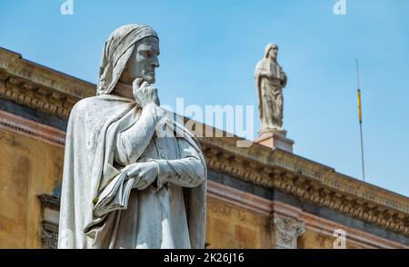 Piazza dei Signori - statue de Dante Alighieri Banque D'Images