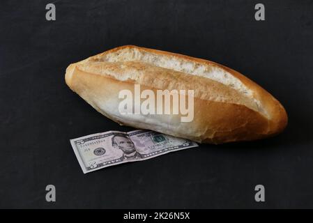 2022 crise économique mondiale, augmentation du prix du pain, augmentation de 10$ du prix du pain et inflation aux États-Unis. Banque D'Images