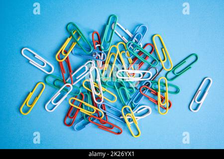 Les clips du papier couleur Banque D'Images