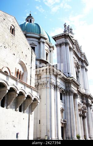 Le Duomo Nuovo ou nouvelle cathédrale, la plus grande église catholique romaine à Brescia, Italie Banque D'Images