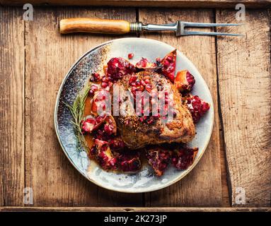 Filet de porc à la marinade à la grenade. Banque D'Images