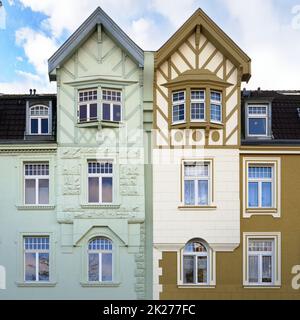 Des jumeaux dissemblables, magnifiquement rénové gründerzeit maisons de la fin du 19th siècle à cologne ehrenfeld Banque D'Images