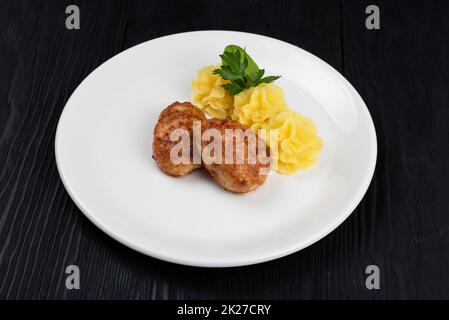 Côtelette de viande de poulet avec purée de pommes de terre Banque D'Images