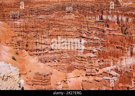 Le champ infini de hoodoos rouges, source d'inspiration, se trouve à l'intérieur du parc national de Bryce Canyon Banque D'Images