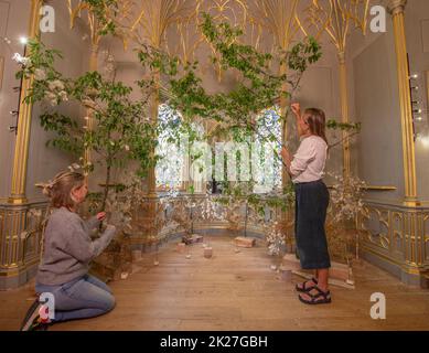 Twickenham, Londres, Royaume-Uni. 22 septembre 2022. Le Strawberry Hill House Flower Festival revient à Twickenham pour une année 4th successive du 23rd au 25th septembre 2022 avec une exposition spectaculaire du meilleur des fleurs de culture britannique, un floristry durable sans mousse et la créativité de conception des grands designers floraux du Royaume-Uni. Organisé par Leigh Chappell et Janne Ford, le Festival des fleurs est produit pour la première fois cette année en association avec Flowers from the Farm, l'association primée de membres qui défend les producteurs artisanaux de fleurs coupées britanniques locales et saisonnières. Crédit: Malcolm Park Banque D'Images