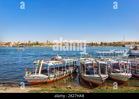 Bateaux amarrés sur le Nil Banque D'Images