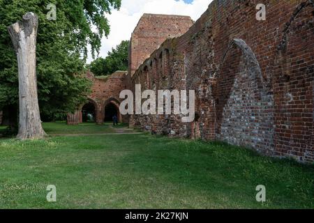 Ruines de l'abbaye d'Eldena (Abbaye de Hilda) - est un ancien monastère cistercien près de la ville actuelle de Greifswald dans Mecklembourg-Poméranie-Occidentale, Allemagne. Banque D'Images