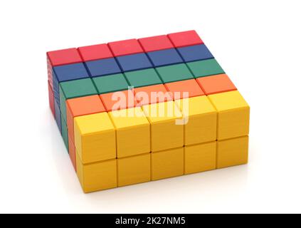 petit puzzle en bois de blocs carrés colorés sur un fond blanc Banque D'Images