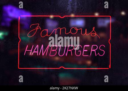 Affiche pour hamburgers vintage célèbre dans la fenêtre à pluie Banque D'Images