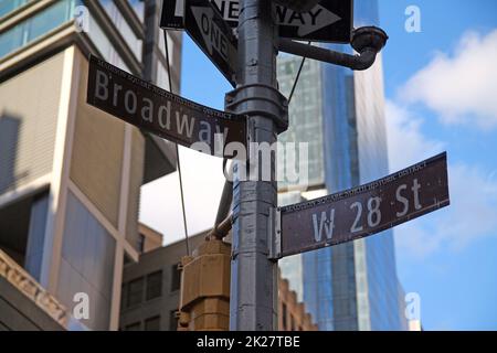 Brown West 28th Street et panneau historique de Broadway Banque D'Images