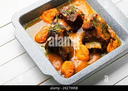 Côtes de bœuf aux abricots Banque D'Images