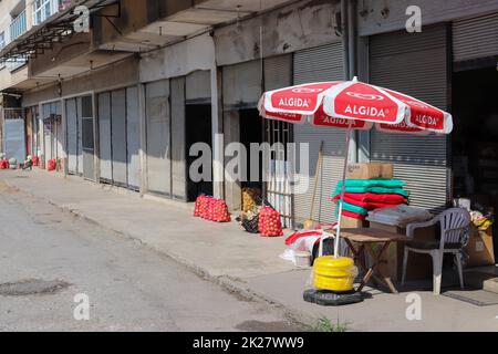 Sakarya, Turquie - août 2018 Marché de la pomme de terre et de l'oignon. Images de l'état végétal. Marché de la pomme de terre dans le quartier d'Adapazarı à Sakarya. Banque D'Images