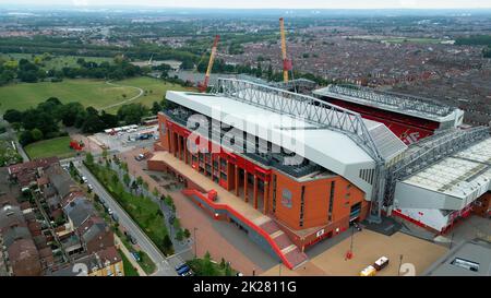Stade Anfield du FC Liverpool d'en haut - vue aérienne - LIVERPOOL, Royaume-Uni - 16 AOÛT 2022 Banque D'Images