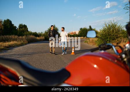 Moto, leçon de conduite, école de moto Banque D'Images