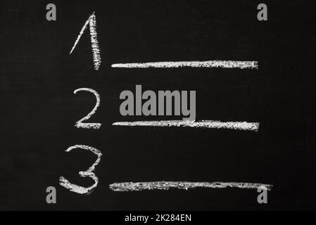 Les chiffres un, deux et trois sont inscrits sur un tableau de surveillance, un tableau de cours et de présentation, un concept d'éducation, un espace de copie Banque D'Images