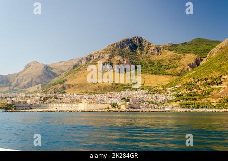 Vue de la mer de Castellammare del Golfo, Italie Banque D'Images