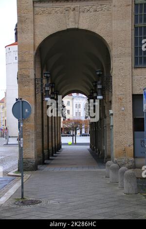 Passage avec arches dans l'ancien grand magasin de la ville de Goerlitz en Saxe Banque D'Images