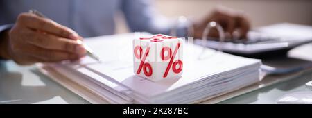 Pourcentage de l'impôt sur les sociétés et du taux d'intérêt Banque D'Images