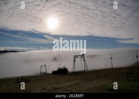 Inversion des conditions météorologiques près du village allemand Neuastenberg Banque D'Images