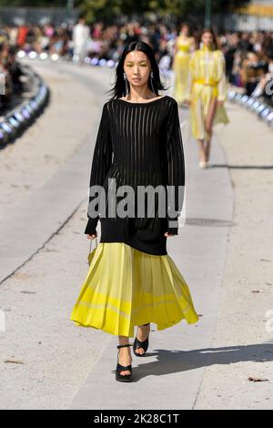 Milan, Italie. 22nd septembre 2022. Un mannequin marche sur la piste du défilé de mode d'Anteprima lors du salon de mode des collections Printemps été 2023 à la semaine de la mode de Milan à Milan sur 22 septembre 2022. (Photo de Jonas Gustavsson/Sipa USA) crédit: SIPA USA/Alay Live News Banque D'Images