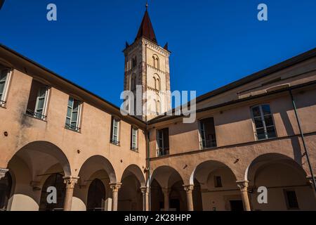 Beffroi à Finalborgo Banque D'Images