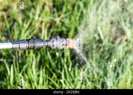 L'herbicide de la buse de pulvérisation du manuel d'utilisation Banque D'Images