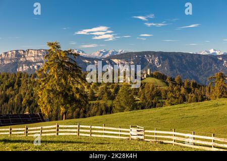 Vue de Moeltner Joch à St. Jacob à Langfenn et Mendola Ridge, Tyrol du Sud Banque D'Images