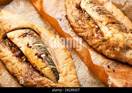 Poisson au maquereau frit dans de la pâte. Banque D'Images