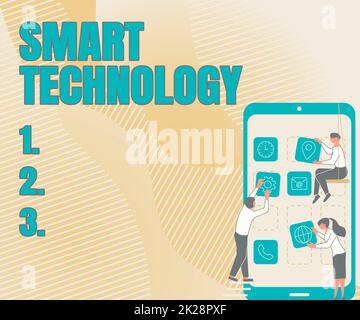 Technologie Smart pour l'écriture manuscrite. Gadgets ou appareils d'approche commerciale dotés d'un ordinateur ou d'une puce intégrés trois collègues portant l'application mobile de décoration. Banque D'Images