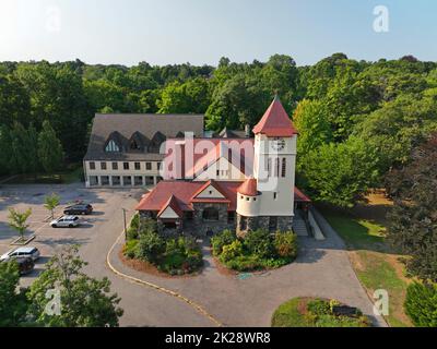 La première église de Belmont vue aérienne unitaire universaliste au 404 Concord Avenue dans le centre-ville historique de Belmont, Massachusetts ma, Etats-Unis. Banque D'Images