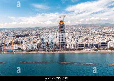 Vue aérienne sur la ligne d'horizon de Limassol. Chypre Banque D'Images